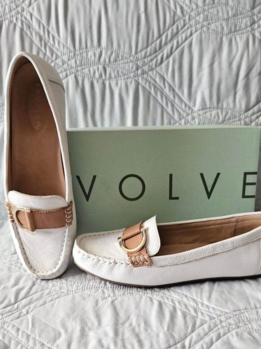 Evolve Tumbled White & Tan Leather Loafers with Gold buckles Size 7.5
